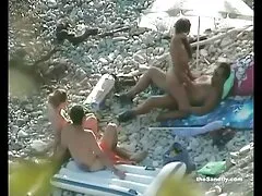 אליס מרץ מוצצת זין בפיקוח של חדרי צאט חדרי סקס אמא הלוהטת שלה