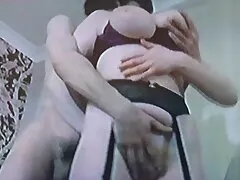 אחות חורגת סקס חינם הומואים בלונדינית יושבת על הזין העבה של אחיה החורג