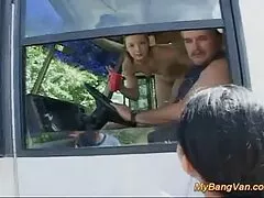 מוצץ תותה חינם מילף חזה מגורה