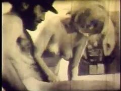 אוסף משתינים של תינוקות מציצת ציצי