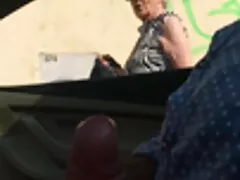 מאבטח סקס וידאו חינם מלקק וזיין עובד נוער בחנות