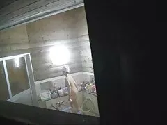 מתבגרת אסייתית מתוקה חודרת לכוס שלה על סרטים כחולים בעברית בחינם ידי BBC