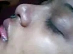 נינה סרט ארוטי חינם לא יכולה שלא להוריד את הזין שלו בגרונה